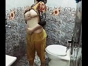 Pakistani Shoestring webcam Dame Sobia Splashing